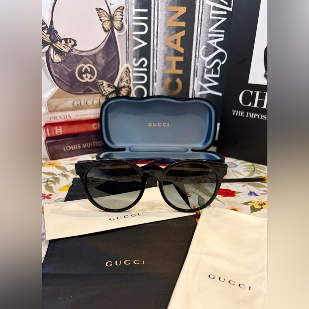 GUCCI FULL INCLUSION Black Round Sunglasses wi/Dark Lenses/Red/White/Blue/Gold
